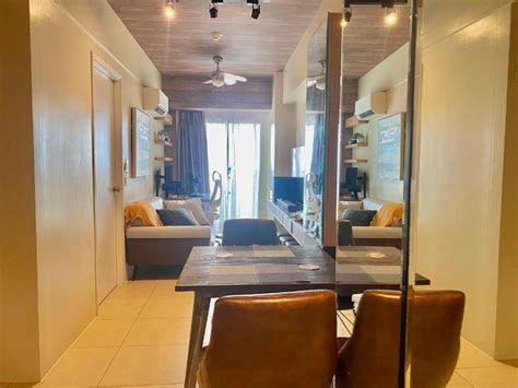 1BR w/ Netflix, Pool & Parking at Ayala Cloverleaf .